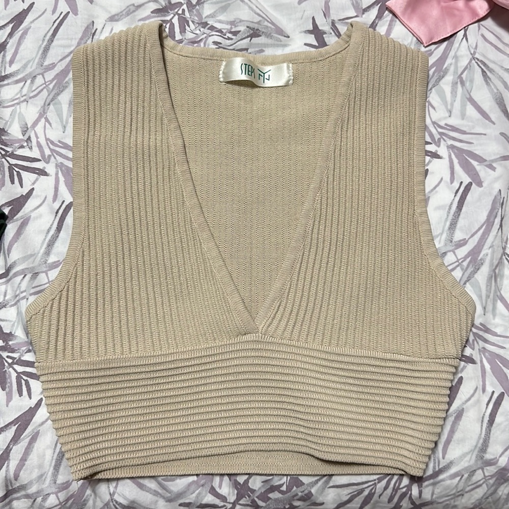 Crop top nude v neck